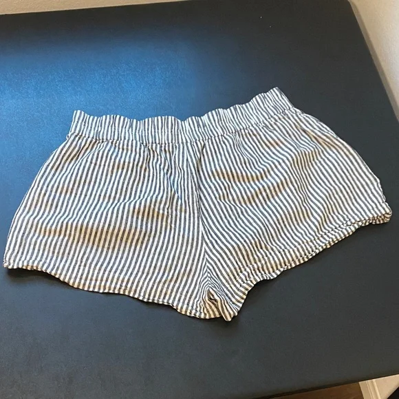 Women’s Elastic Waist Linen Striped Black and White Shorts - Picture 3 of 5